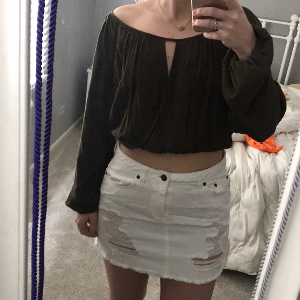Chloe K olive crop top